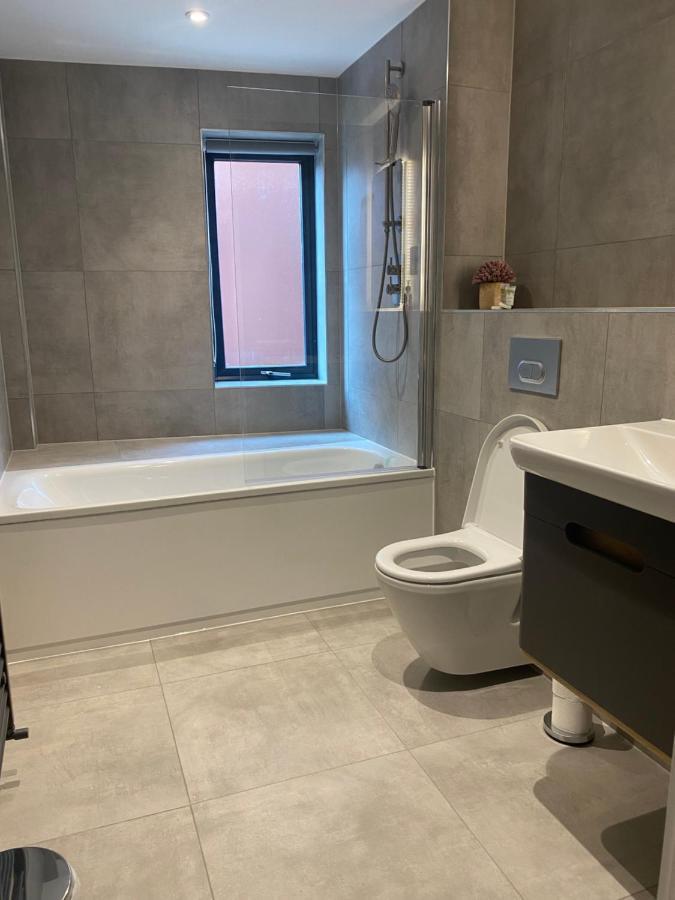 Icona - Stylish 2 Bed Apartemen